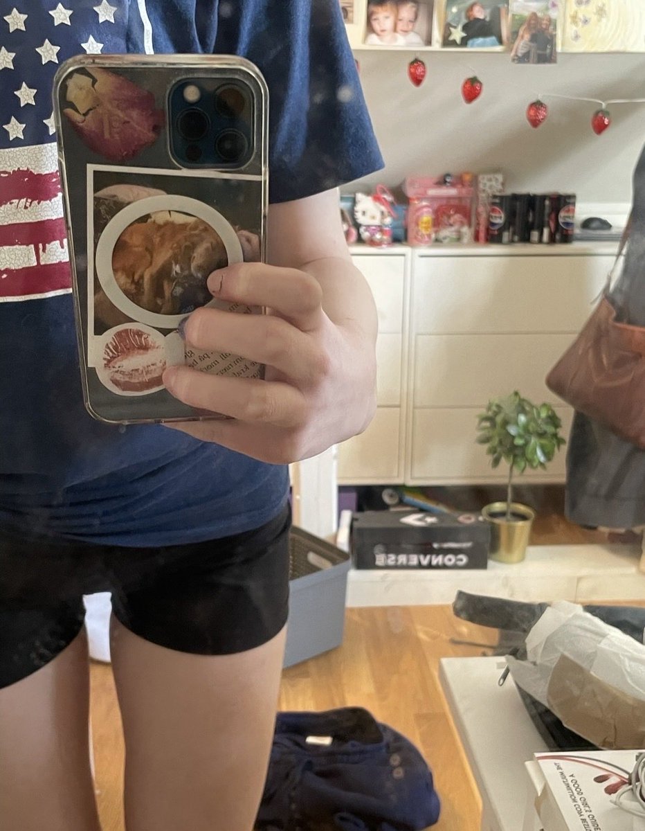 Maxcaulfie62840's tweet photo. Thigh gap progression pics #fattie #edrtwt #thighgap https://t.co/NDByQLv4el