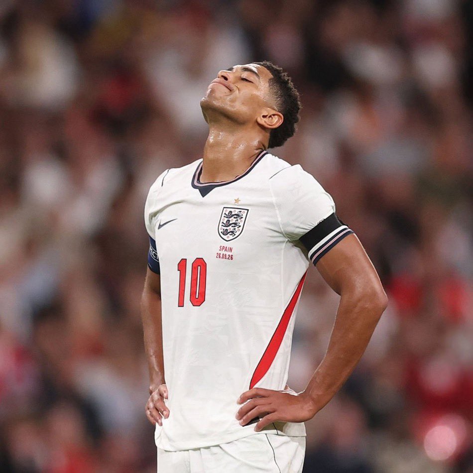 ndione_ada's tweet photo. Par contre froidement, Jude Bellingham, comment on peut ne pas être bluffé par cet immense de footballeur? J’ai l’impression qu’il porte les Three Lions depuis l’Euro puis le Mondial. https://t.co/d55lF2tHV9