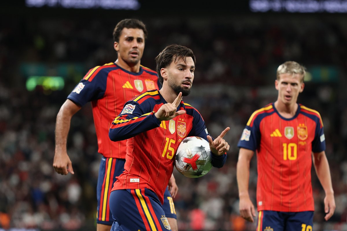 GoalJP_Official's tweet photo. 🇪🇸 世界王者が勝利 🏴󠁧󠁢󠁥󠁮󠁧󠁿

スペインがイングランドに逆転勝利。

ヤマルが電光石火弾、オヤルサバルが逆転弾を記録。イングランドはケインのPK失敗が響く。

イングランド 2-3 スペイン https://t.co/7XjunaTlvN
