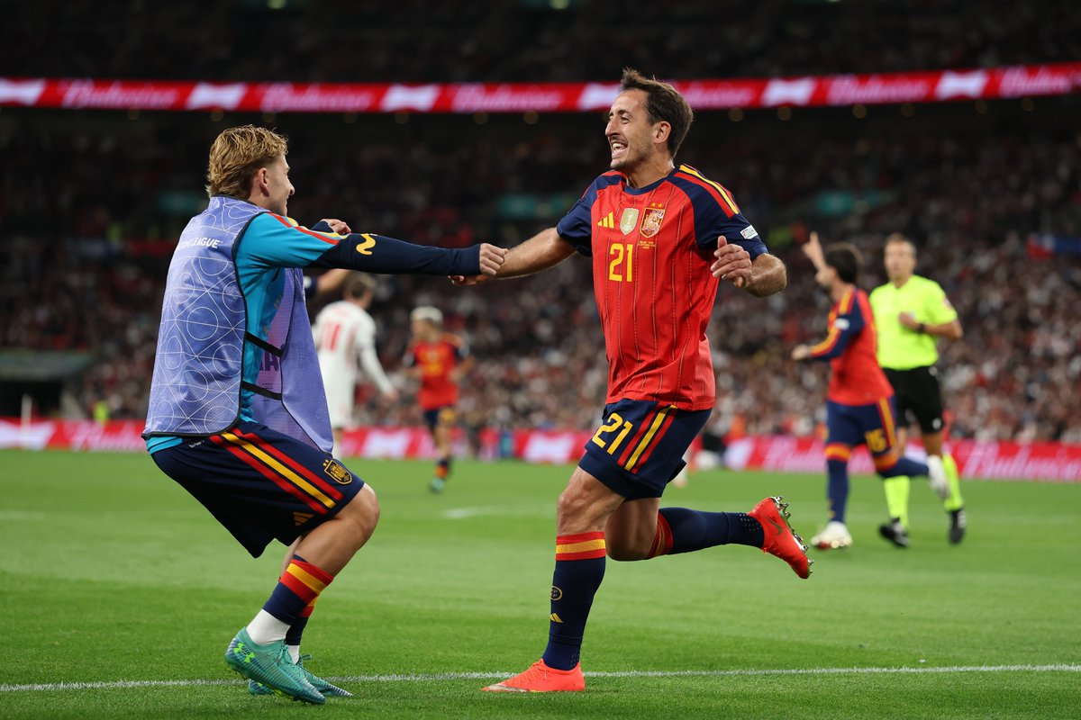 GoalJP_Official's tweet photo. 🇪🇸 世界王者が勝利 🏴󠁧󠁢󠁥󠁮󠁧󠁿

スペインがイングランドに逆転勝利。

ヤマルが電光石火弾、オヤルサバルが逆転弾を記録。イングランドはケインのPK失敗が響く。

イングランド 2-3 スペイン https://t.co/7XjunaTlvN