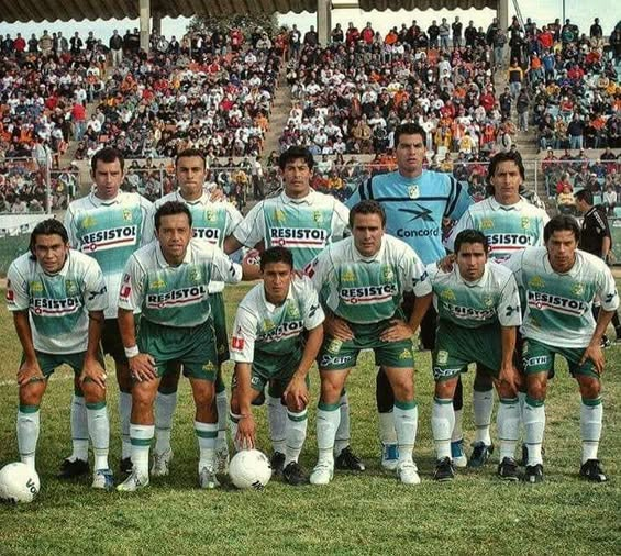 NostalgiAscenso's tweet photo. Club León visitando el estadio Carta Blanca de Ciudad Juárez en los Cuartos de Final del Apertura 2004 de la Primera "A". https://t.co/0H2khCqWub