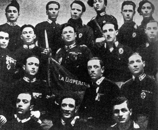 lockhardien's tweet photo. Reminder that 33 Blackshirts showed up unannounced at Mussolini’s office and demanded he order them to crush the left-wing opposition. Otherwise they would do it anyway and then overthrow him. https://t.co/68411cgysG