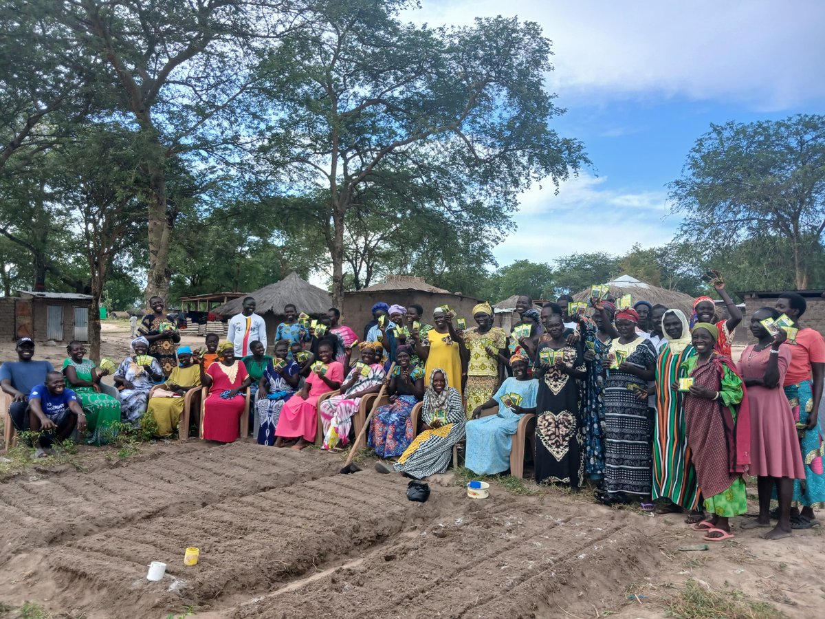 JohnNehemiahP's tweet photo. 300+ farmers trained in ONE WEEK. 

We closed the week in Eden Zone, Rhino Camp.

Women are ready to plant, families are preparing their gardens, and refugees are taking greater responsibility for their food systems.

Small gardens. Stronger families. 💚

#FoodSecurity https://t.co/TgQnnD3KFr