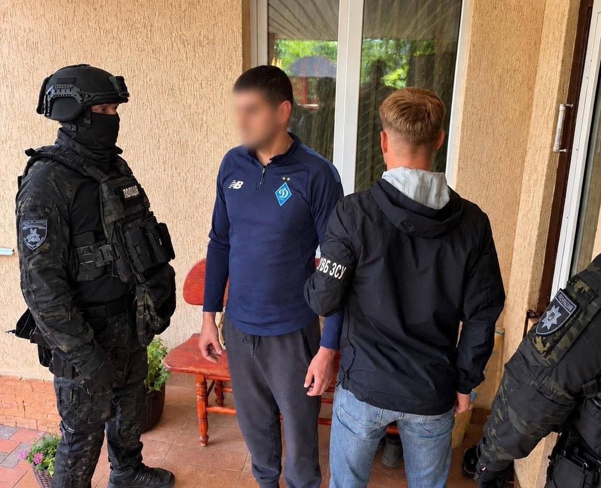 murzikuman's tweet photo. СБУ затримала одного із керівників київського Динамо, котрий намагався продати закордон декількох гравців клубу. Йому інкримінують незаконну торгівлю деревиною. https://t.co/6H65nreWUc