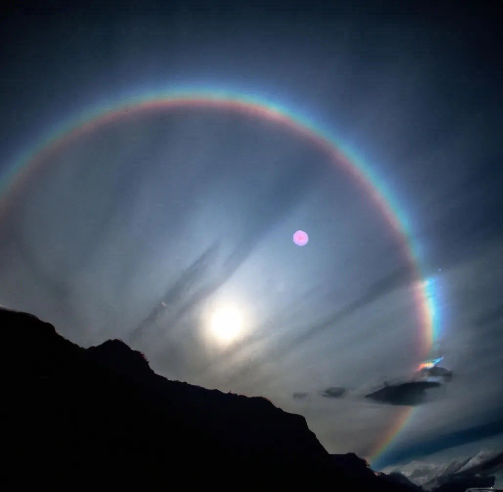 snailover_'s tweet photo. Nature’s ethereal beauty — moonbow. https://t.co/tsDRiQzt0O