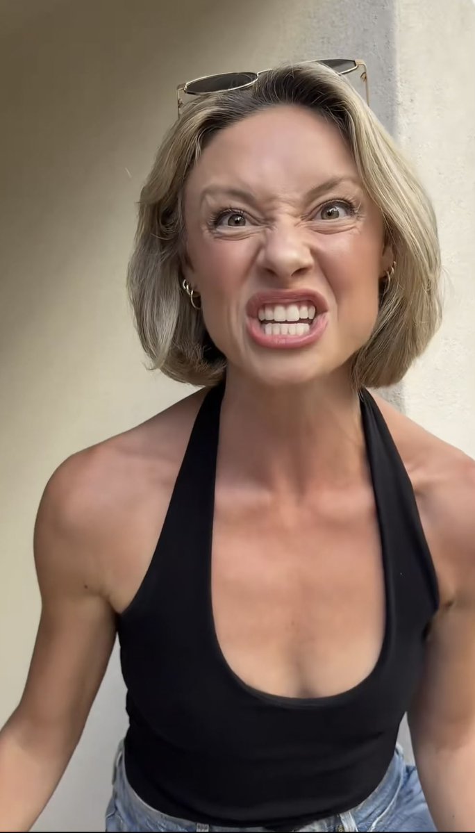 Donniegongetit's tweet photo. #Faceporn #Sydneysmith #bbc #candid https://t.co/KxYNHIORFx