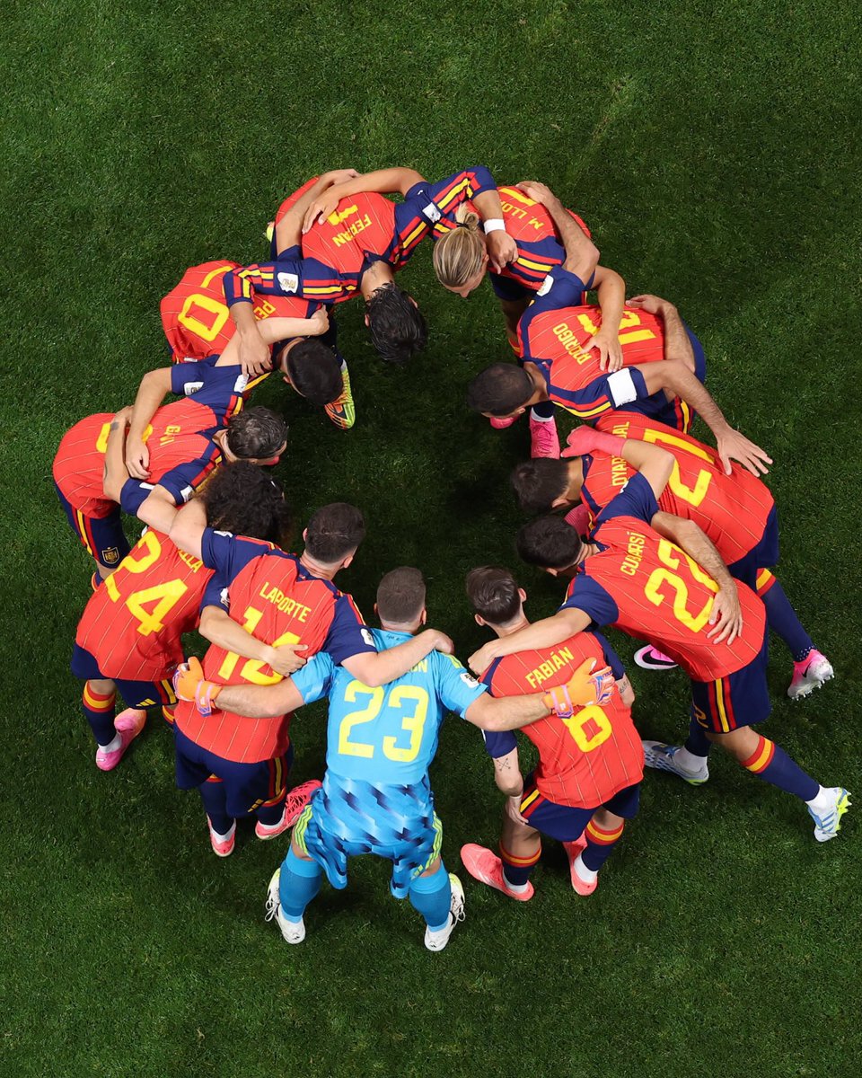 lxtfli's tweet photo. حقيقه اقسم بالله 

من أمتع الاشياء اللي تتابعها وتخليك تستمتع
غصب هم شيئين فريق ومنتخب مافي غيرهم

• برشلونة 
• إسبانيا https://t.co/jOWcTgCYcB