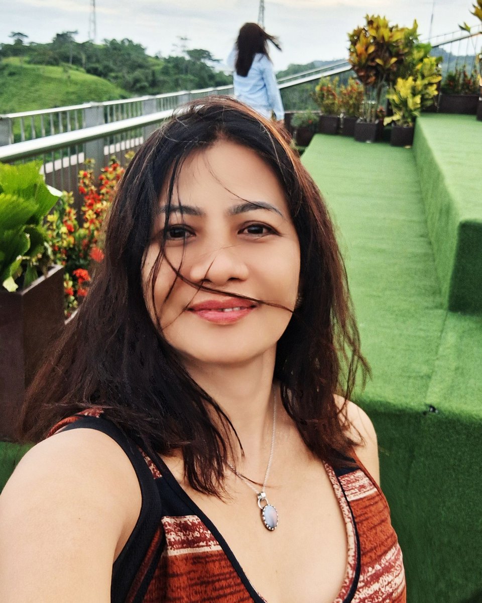 rileysanchezqo9's tweet photo. Good morning! Start the day with a smile. If you’re hurting, turn it into inspiration—not a reason to stop. https://t.co/aewiBfMNpA