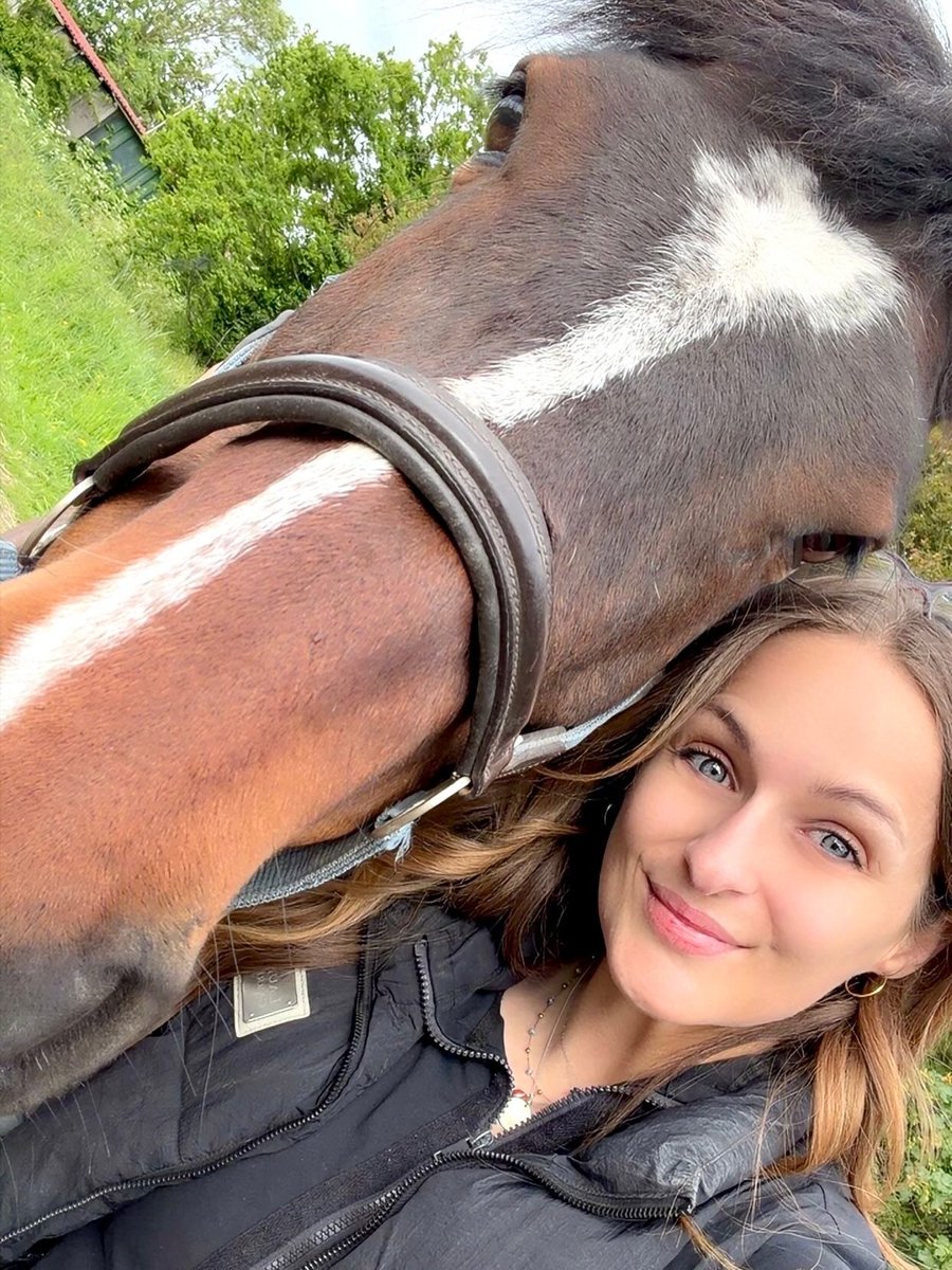 brooklynhellyq's tweet photo. Lucky to have you

As energetic as Bar can be, he’s being so patient with me right now. Bar is on a “grooming vacation, ” with the occasional lunging session. I always take extra time to reinforce the basics with my horses, including lunging. Bar https://t.co/A3mXGdl3jv