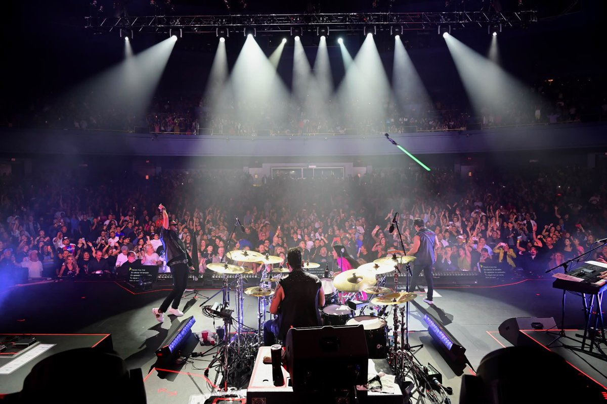 MATUTEmx's tweet photo. CHICAGO, ROSEMONT THEATRE 🇺🇸🤘🏻🔥 https://t.co/D76MgT5IsB