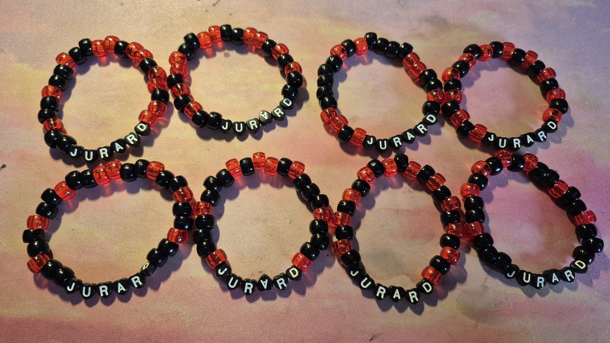 ami_lunami's tweet photo. Made some 🦖 bracelets 

If there were more sorawrity's near me I would give them out 🥺

#JurasickArt https://t.co/ymhEMcFZum