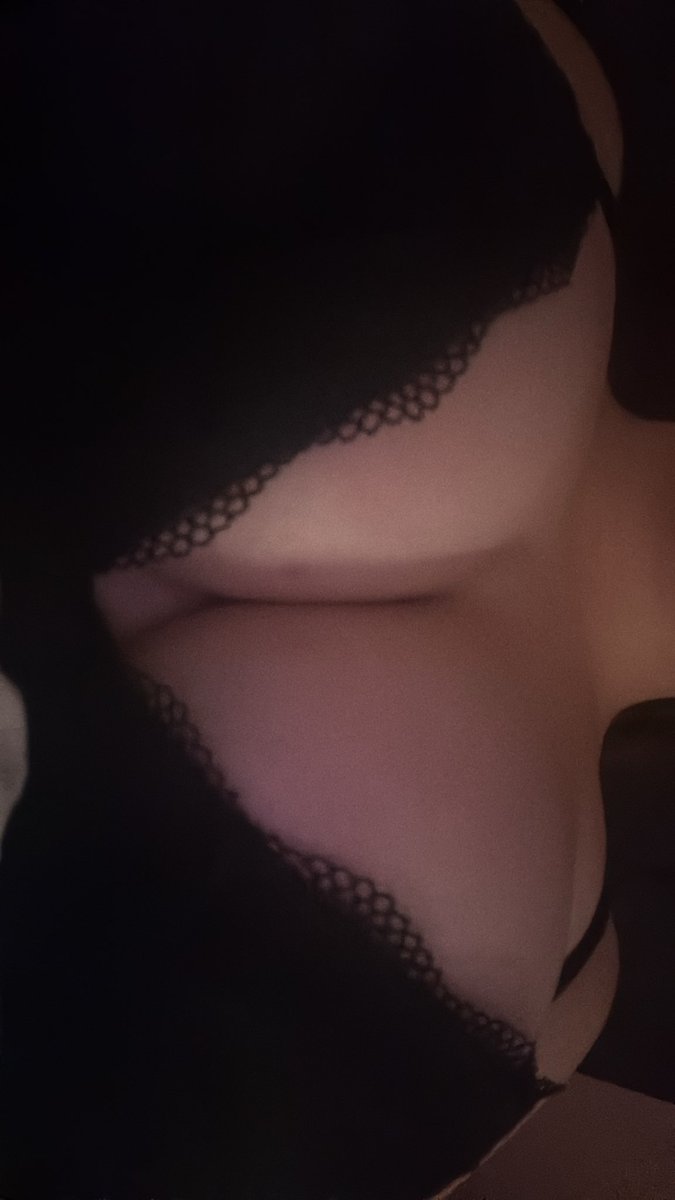 iismaloo's tweet photo. my boob popped out :c i just want a pretty lady to suck my milk #nsfw #nsfwtwt #nsfwlesbian #porn #horny #sexy #boob https://t.co/WizTvRGMir