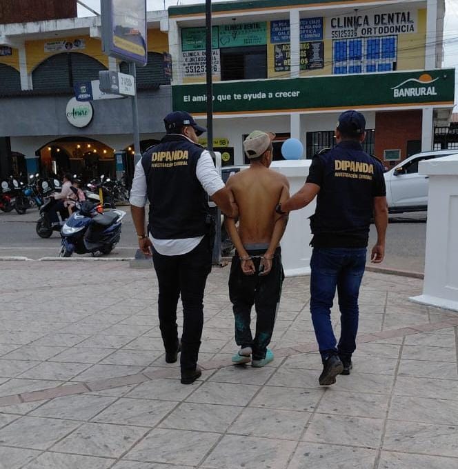 PNCdeGuatemala's tweet photo. En otros casos
Policías de la #DIPANDA, capturaron en la colonia 29 de Diciembre, Jutiapa, a Fernando “N”, de 21 años, por el delito de posesión para el consumo, requerido por un juzgado local, desde el 21 de agosto del presente año. https://t.co/xrRQxdXPi9