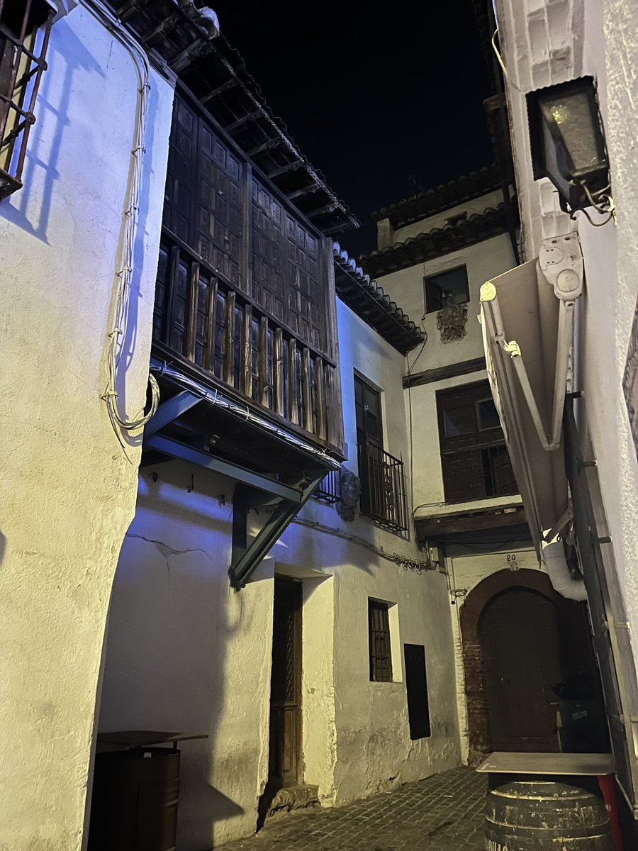 baetis77's tweet photo. Albaicín por la noche https://t.co/wa5gpUiMPb