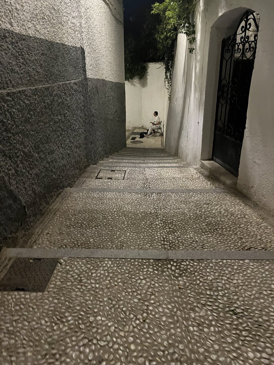 baetis77's tweet photo. Albaicín por la noche https://t.co/wa5gpUiMPb