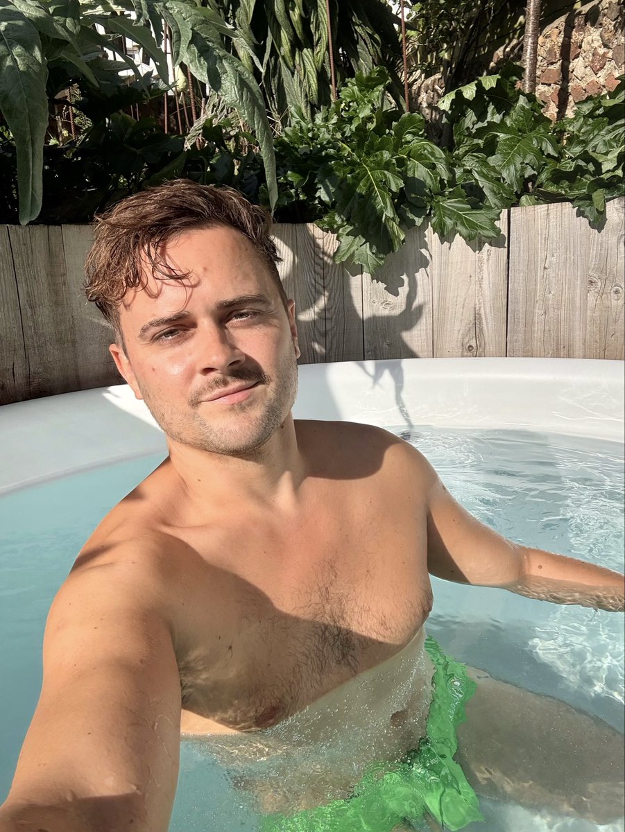danmakeystuff's tweet photo. Who’s coming to play waterproof Uno?! 💚 https://t.co/UzjjI2oKrW