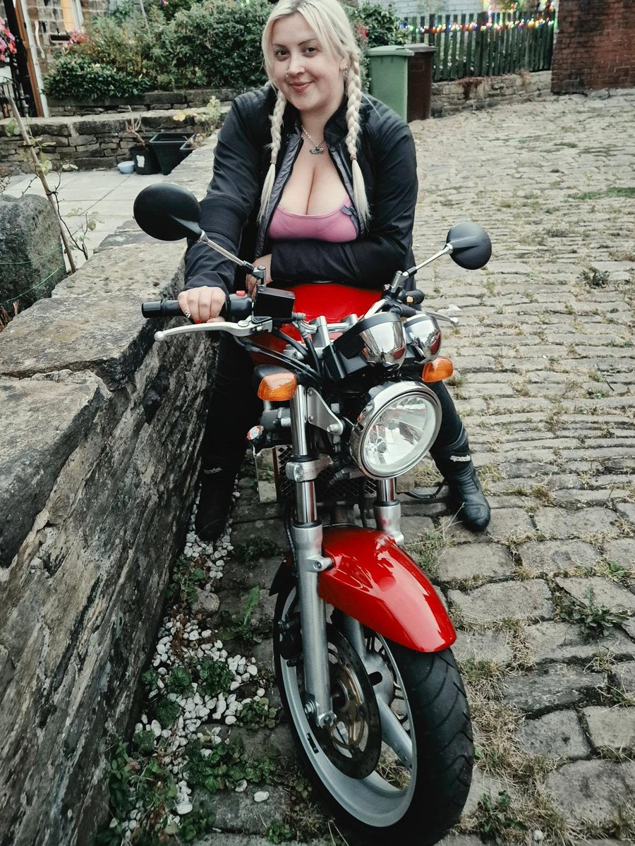 Lavy03's tweet photo. Happy new bike day! After years of waiting, I’m 30, licensed, and finally riding my dream bike. Jolene will always be special, but this one is pure joy. Here’s to staying shiny side up! https://t.co/2oCXTubsVu