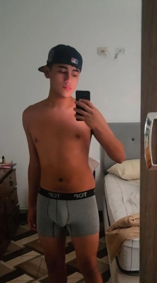Gnl0xx's tweet photo. Quien viene a bajarme el boxer?
#tulon #boxer #top #tulagrande #dotado #hot #xxx #porno https://t.co/X7iVcVlrg9