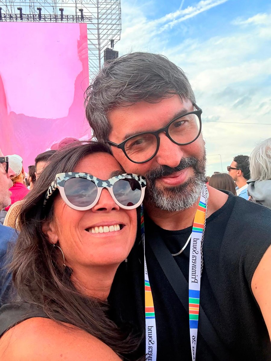 sofiawalkerb819's tweet photo. Selfies with my Primavera headliners to cure the festival’s emotional hangover. You’re not all here—sorry, I never learn. https://t.co/nYF8LGTCY7