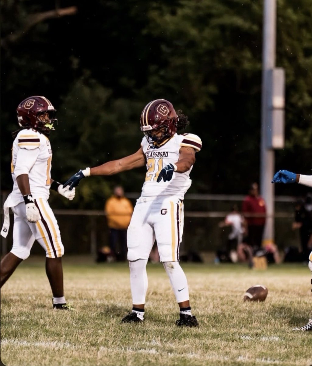 JojoDeLecce21's tweet photo. Road Dub 🐶 @GlassboroHighfb @TimmyBreaker3 @juliangravener @NahzirRussell @JohnMaldo02 @coach_denny94 #2takeaways https://t.co/60UpYYOq0D