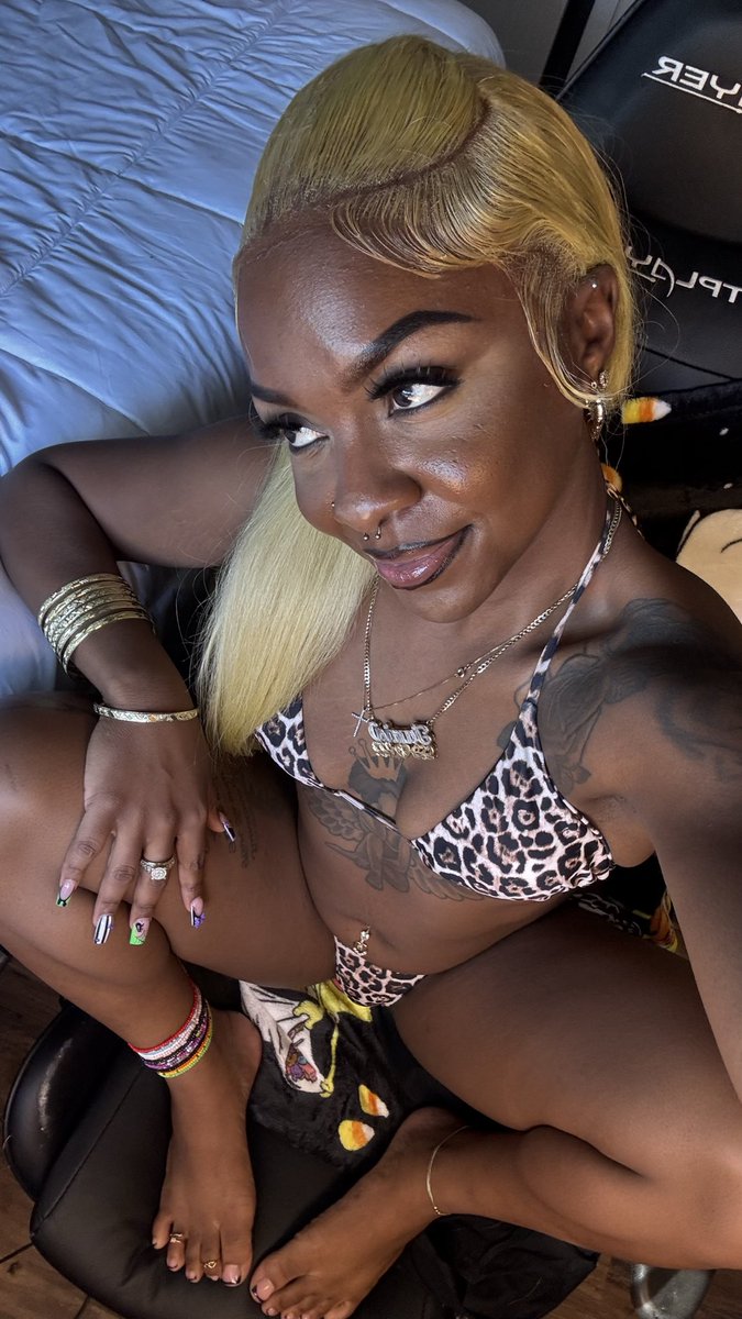 aprttyblkgrl's tweet photo. me x’s 3 ⭐️⭐️⭐️⭐️⭐️ https://t.co/UUBDPyo6nw