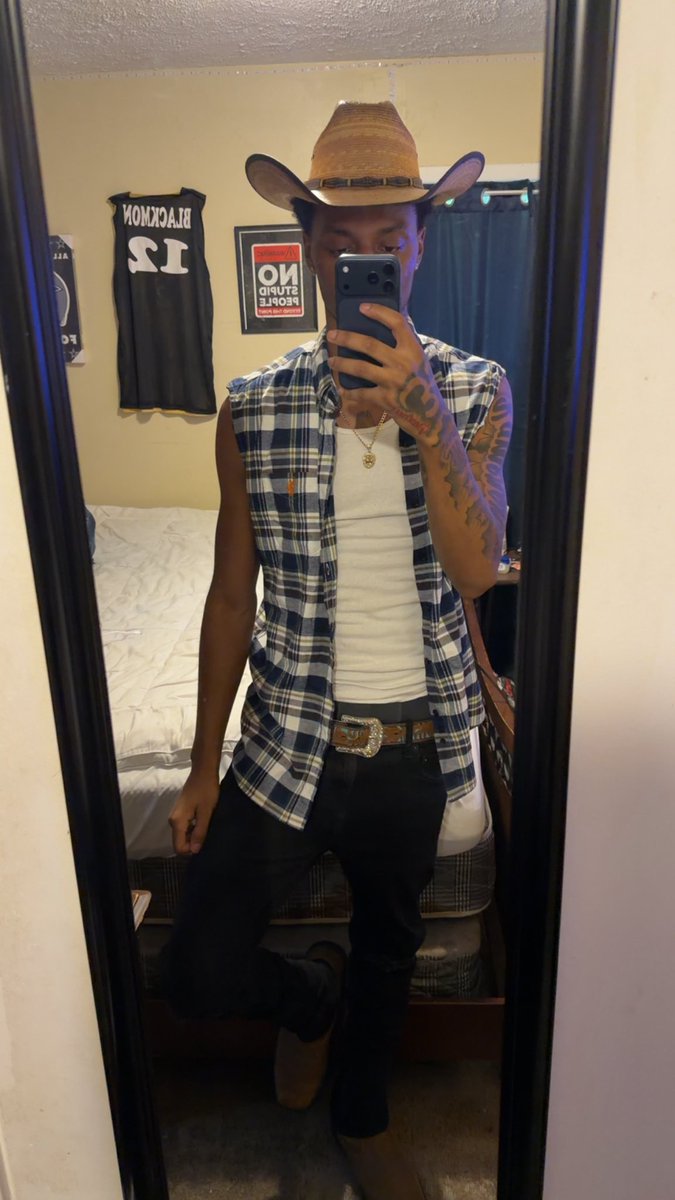 Kountryy_'s tweet photo. Save a horse, ride a cowboy 🐎 https://t.co/oVg7KJL1w0