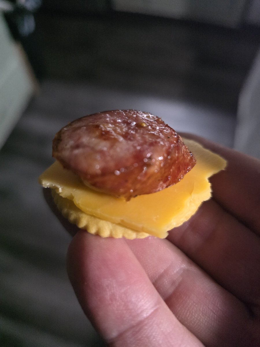 JCook8382's tweet photo. Smoked sausage on a Ritz with Cheddar cheese really hits the spot ! Afternoon snack 🤤 https://t.co/wXaFLdHwE4