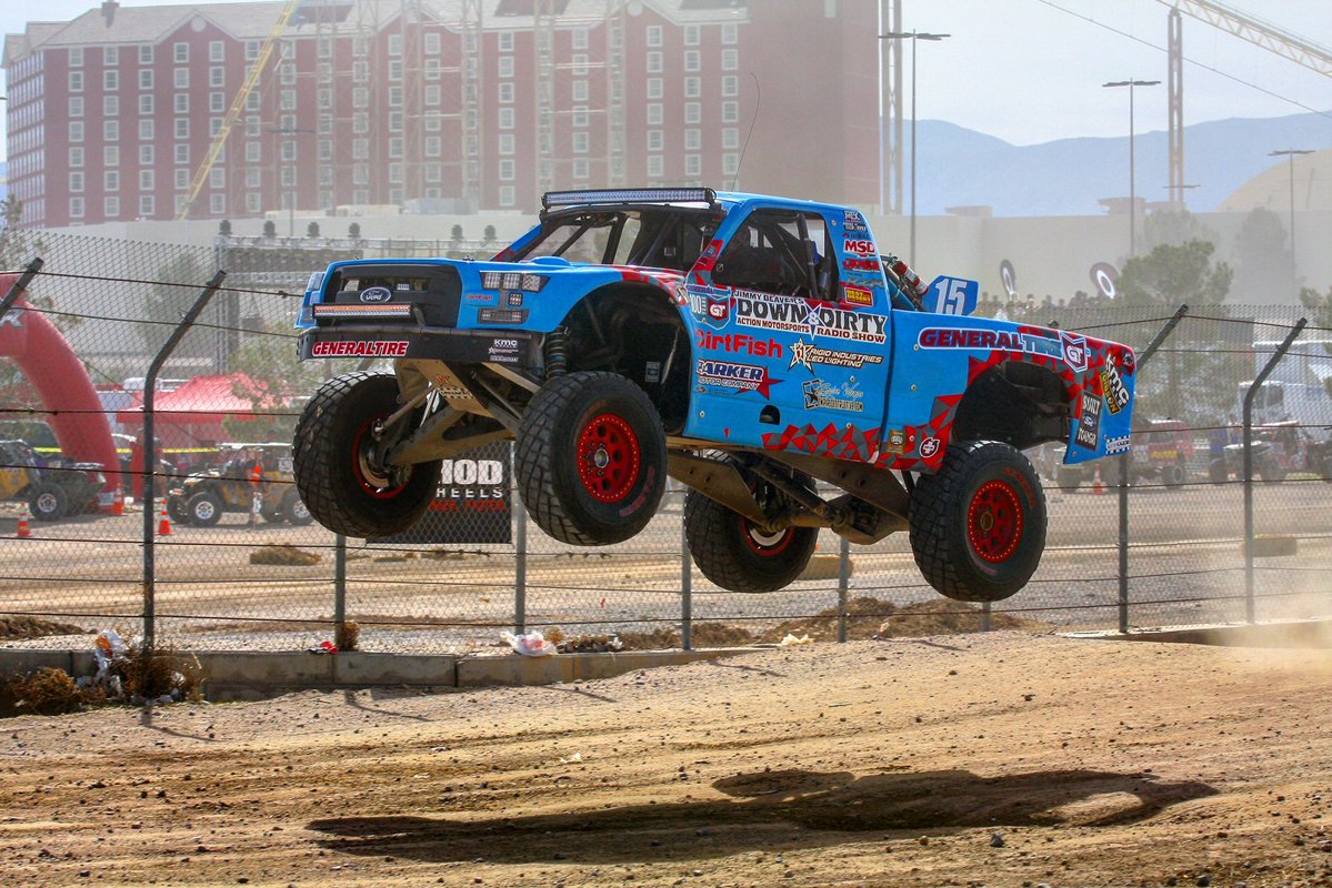 JimBeaver15's tweet photo. Found a nice archive of shots of me wheeling the @GeneralTire Trophy Truck before I became your resident talking head and misadventurer. https://t.co/AqsRUWk6WP
