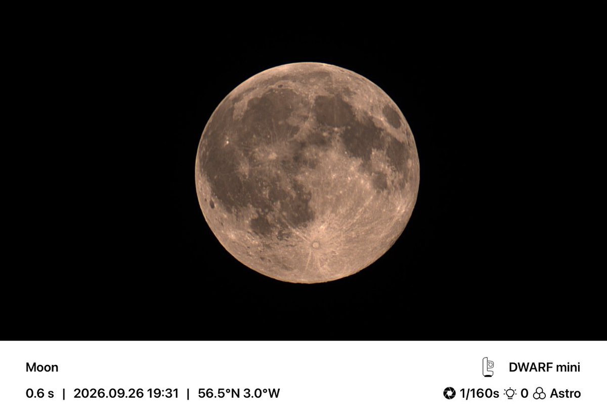 APP_Photo's tweet photo. This what the DwarfLab Mini is good for.  #moon #harvestmoon DwarfLab Mini @APP_Photo #app_photo_scotland https://t.co/R3Lf6oyOLU