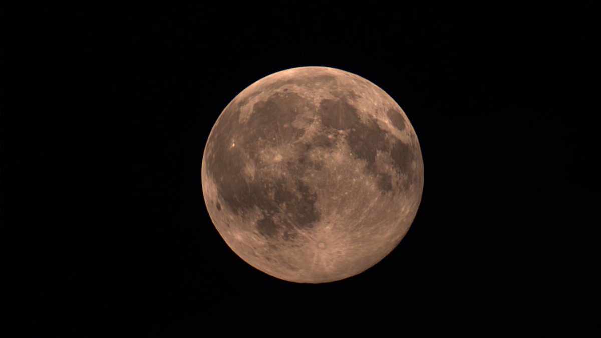 APP_Photo's tweet photo. This what the DwarfLab Mini is good for.  #moon #harvestmoon DwarfLab Mini @APP_Photo #app_photo_scotland https://t.co/R3Lf6oyOLU