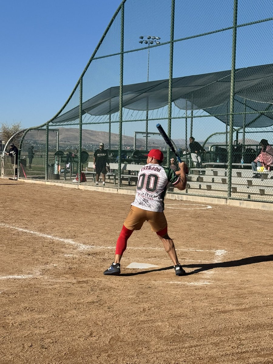 CowboyGunz's tweet photo. Everybody else is watching the game… I’m just watching him. And I’m not even mad about it. 😘🤞🏽💚🤍❤️🇲🇽 #00 #Estrada #LatinoWorldTournament #GE #Sexy https://t.co/sNjzYKBp4j