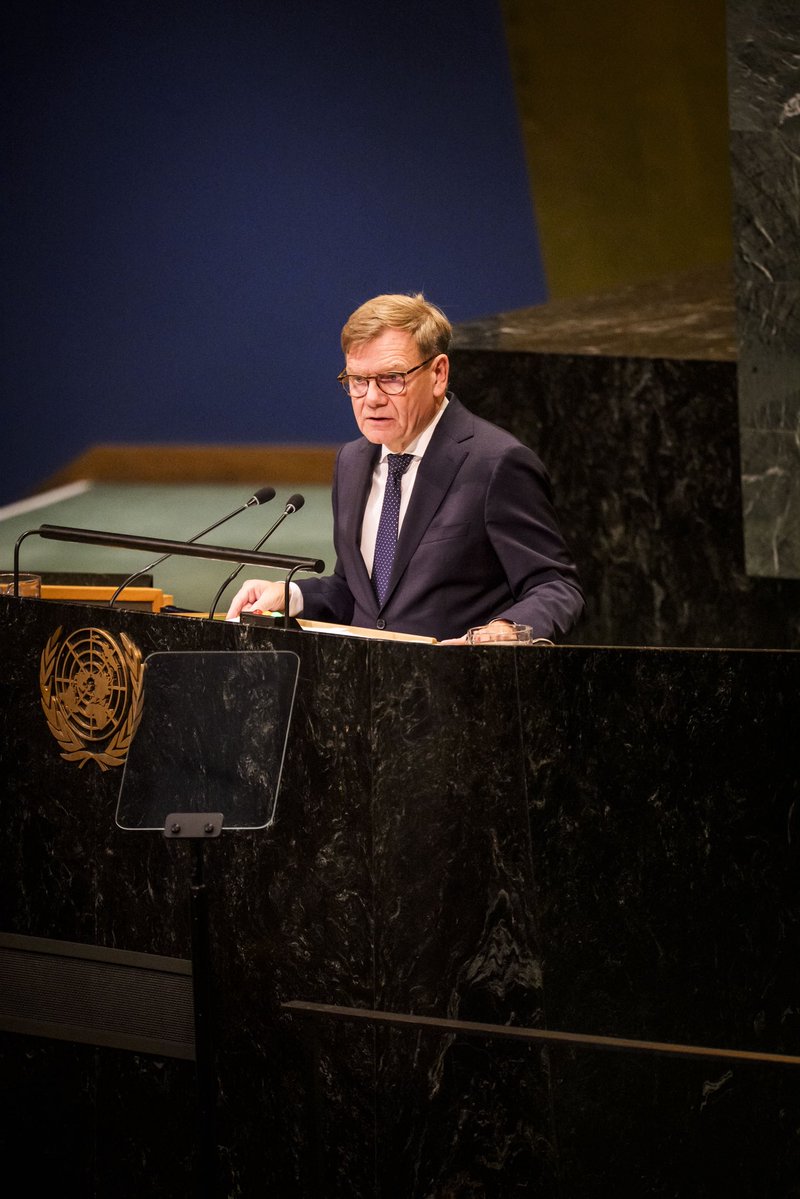 AussenMinDE's tweet photo. The United Nations stands for the commitment to peace, the principle of sovereign equality of all states and the dignity inherent in every human being. The erosion of international law jeopardises the enormous civilisational progress that the @UN stands for. https://t.co/fNRRL0B3KU
