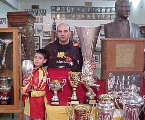 AtahanDikmen's tweet photo. Geldik yine o güne,18 yıl oldu ama takvimin bu sayfasıyla barışamadım

Dualarında yer veren,güzel dileklerde bulunan herkesten Allah razı olsun https://t.co/KI1mud2yol