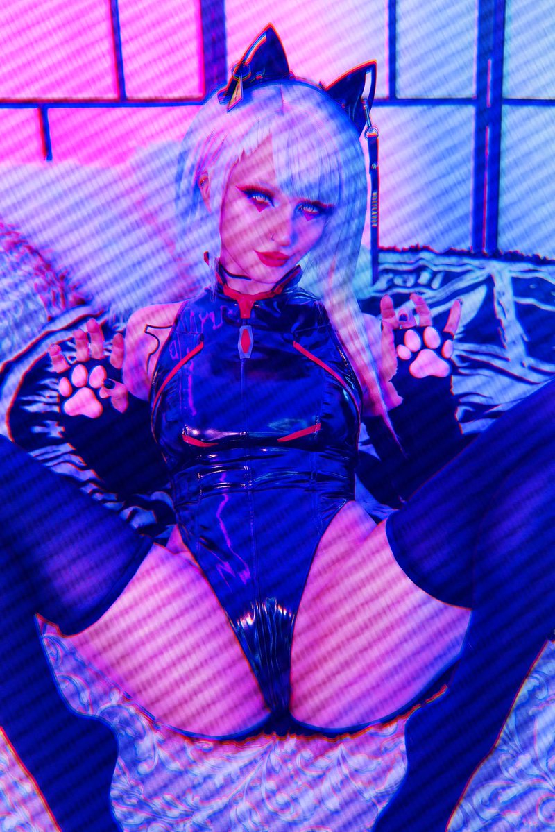 astralnetrunner's tweet photo. the types of photos she gets in return https://t.co/SJBvZLJdHL