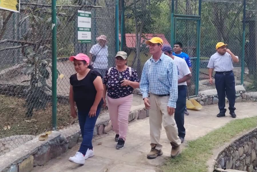 Zona7mtdh's tweet photo. 📍 #Loja | Durante una salida pedagógica, personas con discapacidad usuarias de los servicios del MTDH, en convenio con el GAD Municipal de Catamayo, disfrutaron de actividades recreativas que promovieron su bienestar. 🙌💜

#MTDHEnTerritorio
#GobiernoDelEcuador https://t.co/OPjMuIbncR