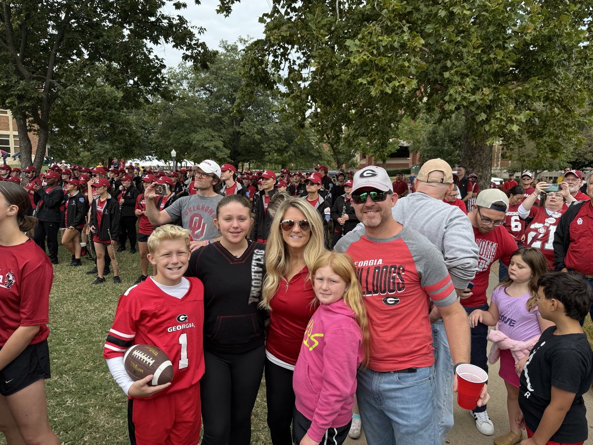georgiapoke's tweet photo. Go Dawgs!
Wish I was there!
#UGA https://t.co/i6Ee56ciu7