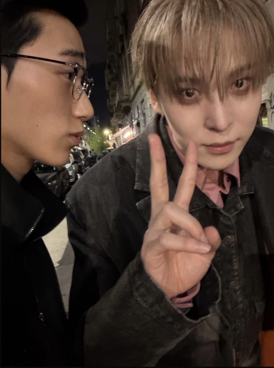 pupteeez's tweet photo. 🐶🐱

sn and yh’s schedules aligned only briefly while they were in m1lan, but luckily they were able to steal some time together, sneaking off into an alley after dinner and some pictures to get off, just like they used to do as roommates https://t.co/cRGdNCAqCF