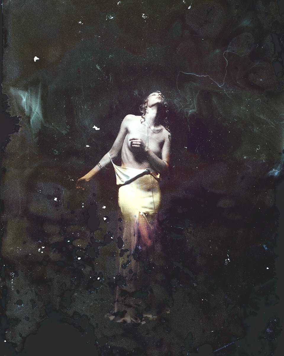 mrsedithkub4ss's tweet photo. Working with @ on this reprocessed negative from the winebox camera, using expired Fuji Polaroid film https://t.co/9rZ5v6O5QG