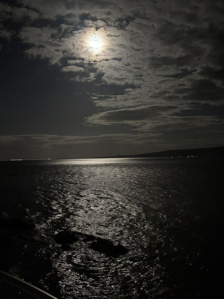 chayesIPLaw's tweet photo. Harvest Moon, #Greencastle #Donegal https://t.co/F5oi6gUiLs