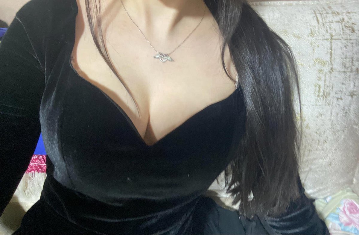 FemboyLujain's tweet photo. صدر اختي 😬💔 https://t.co/SvwJSv3izb