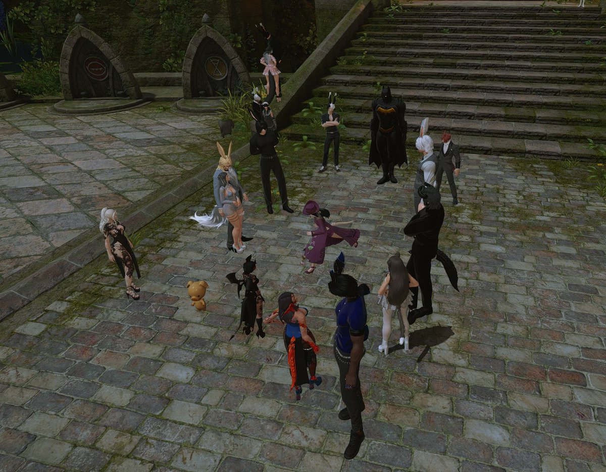 ffxiv_reize's tweet photo. Who invited batman to the vow renewal???? https://t.co/2vMLxdgUia