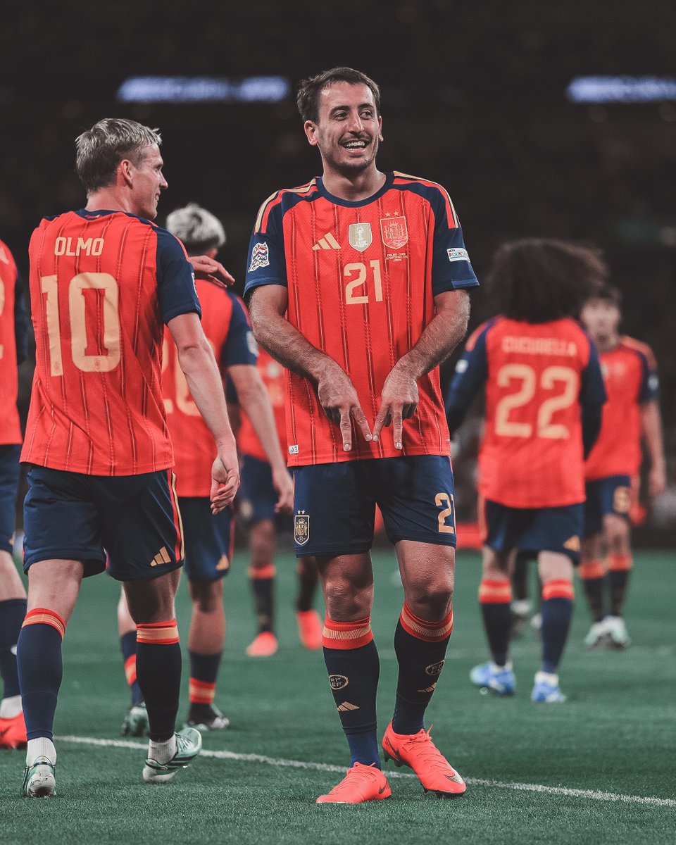 SI_FootballClub's tweet photo. Spain debut the stars of world champions. https://t.co/q1PhP1upbw