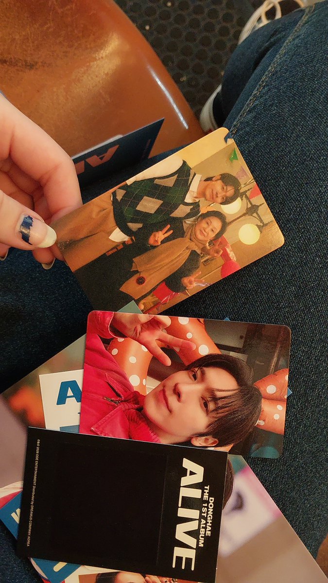 mo_on_offf's tweet photo. o card do donghae com a mãe dele mds 🥹🥹🥹🤏🤏🤏 https://t.co/m8waE0I7nc