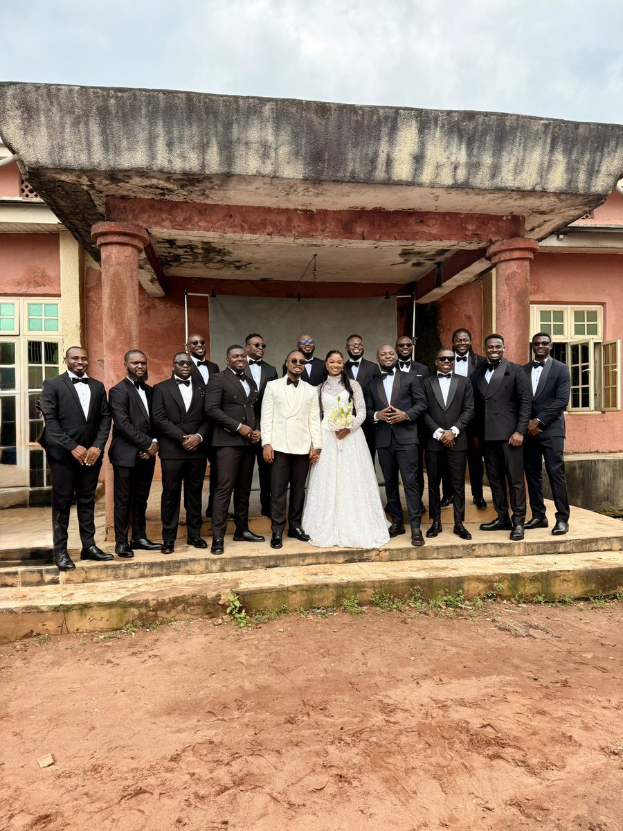 mc_lively_'s tweet photo. My Younger Brother got married today 🕺🕺💃💃

Beautiful day..amazing weekend. 
First Wedding of our family btw and apparently first Grandchild’s wedding from our extended family because both my parents are the first borns of their respective families.  
So it was a truly joyful day.

Congratulations to Francis and Ada as they start their new family!! 

He can’t smile to save himself btw…see as he open teeth😭…plus what the hell’s going on with my bow tie🙉🙉