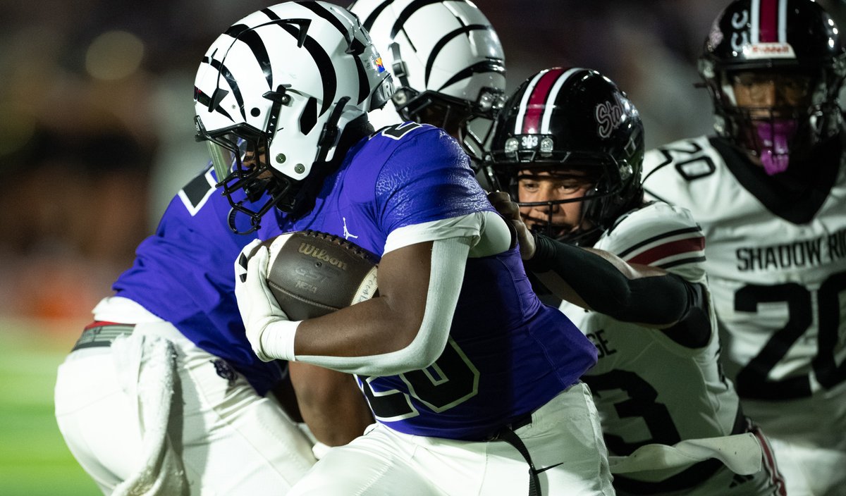 yesanothertweet's tweet photo. A few more frames from last night's game between @SRHSFootball1 visiting @MillenniumFB. After a scary kickoff injury, both teams exchanged until the 3rd quarter when the Tigers' pulled ahead. #azpreps #azprepfootball #highschoolfootball
@JUSTCHILLY
@gridironarizona https://t.co/jT39cf6VaT