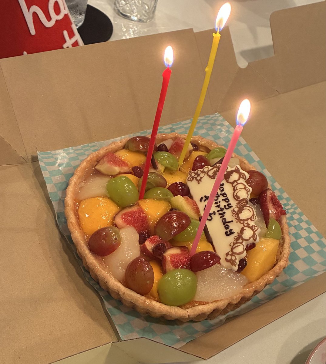 yuiyuicaa's tweet photo. 湯島スナック＆バージョリエル
金曜日お客様と女の子たちで
さくらちゃんのお誕生日した🎂💐
キルフェボンのケーキ美味しすぎた🥹🫶
#スナック
#湯島
#お誕生日
#キルフェボン https://t.co/vcDNb10hxA
