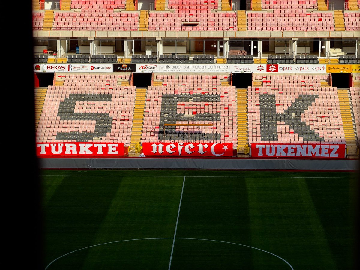 UltrasTurkish's tweet photo. Eskişehirspor Nefer Grubu'nun yeni set pankartı. 🇹🇷🔥

"Türkte Nefer Tükenmez!" https://t.co/UUGhyNASX6