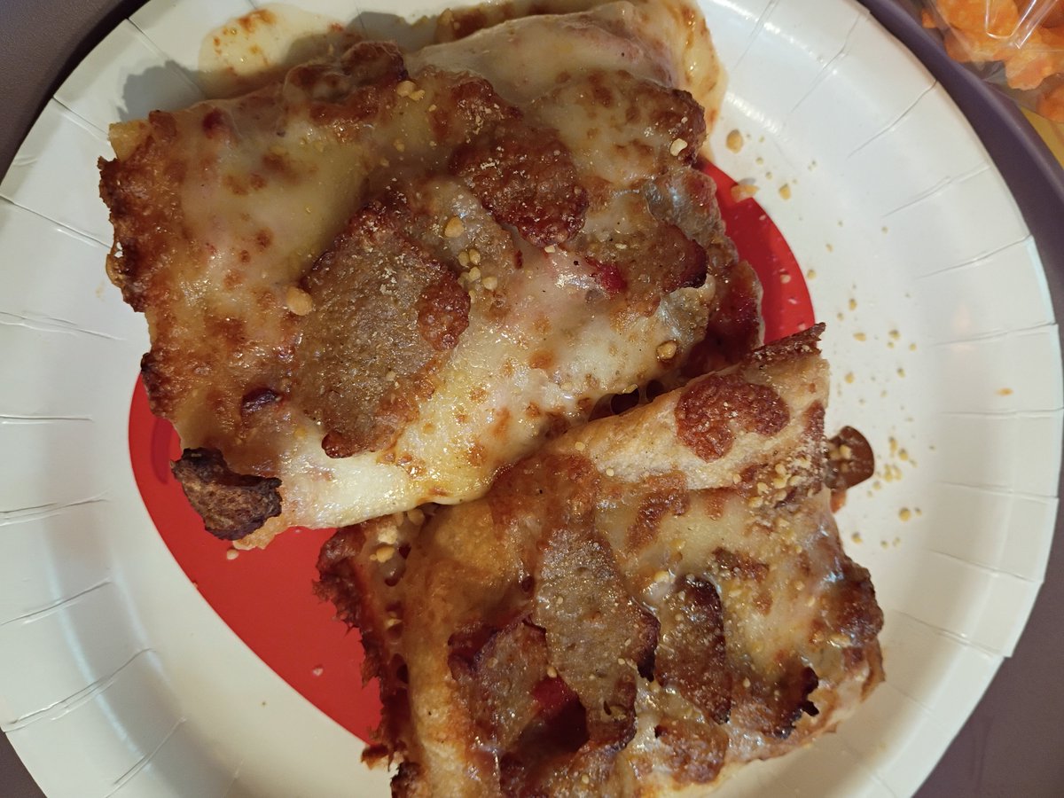 sakoraforest's tweet photo. Still chewing on this pizza, but I will be making potato soup today https://t.co/zKQSTsY3MV