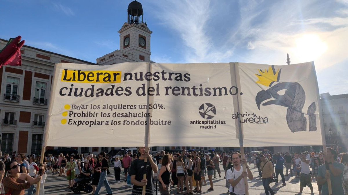 camargoraul's tweet photo. Empieza una manifestación en Madrid que tiene pinta de que va ser histórica. Liberar nuestras ciudades del rentismo, prohibir los desahucios, bajar los alquileres un 50%, expropiar a los fondos buitre. Allá vamos @anticapiMadrid ✊ https://t.co/sjjLXnSdkq