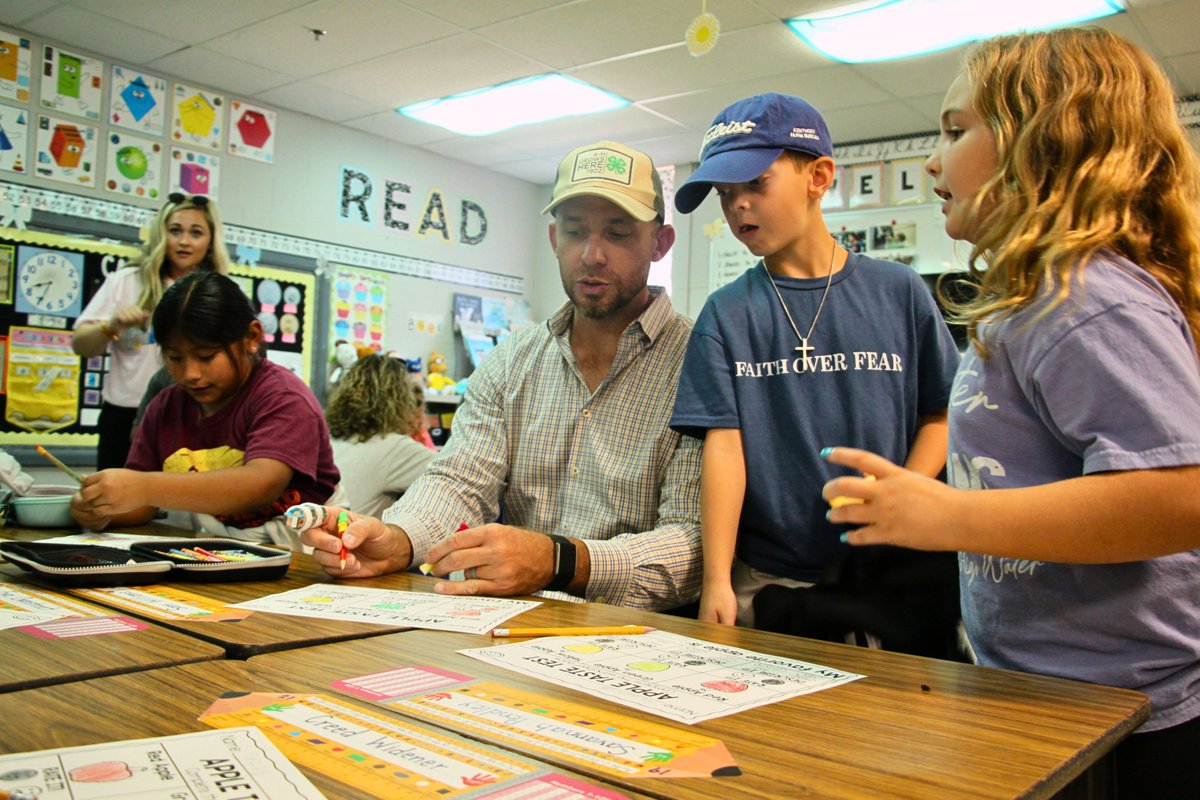 kentuckyag's tweet photo. Morgantown and Lewisburg Elementary helped us finish strong with farm safety, production ag, and one last adventure with Willie B. And just like that, Ag Education Week is officially in the books! https://t.co/x9LDEVjmyn